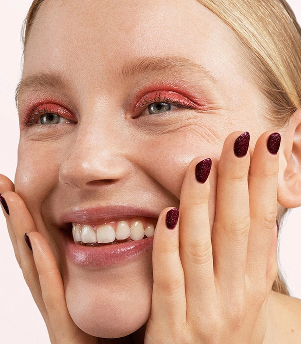 Pink Gellac - Dramatic Red - Gellak - Vegan - Rood - Shimmer Finish - 15 Ml 4 Pink Gellac - Dramatic Red - Gellak - Vegan - Rood - Shimmer Finish - 15 Ml - Afbeelding 2