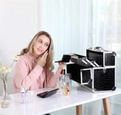 A.T. Shop Cosmeticakoffer, Make-up Koffer, Beauty Case, Bewaren Van Make-up, Nagellak. Zwart 12 A.T. Shop Cosmeticakoffer, Make-up Koffer, Beauty Case, Bewaren Van Make-up, Nagellak. Zwart -Cosmetische Kortingen Winkel 1200x1142 12