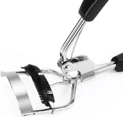 INTER-ESQUE® Wimperkruller Met Kam - Eyelash Curler + 5x Gratis Extra Siliconen Pad - Zwart/Zilver -Cosmetische Kortingen Winkel 1200x1142 13