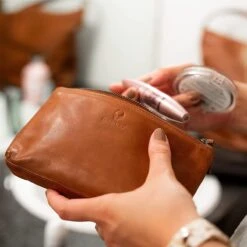 DONBOLSO® Stijlvolle Make-up Tas Cannes I Hoogwaardige Echt Lederen Etui In Cognac I Make-up Tas Voor Dames I Chique, Kleine Etui Voor De Handtas -Cosmetische Kortingen Winkel 1200x1198 89