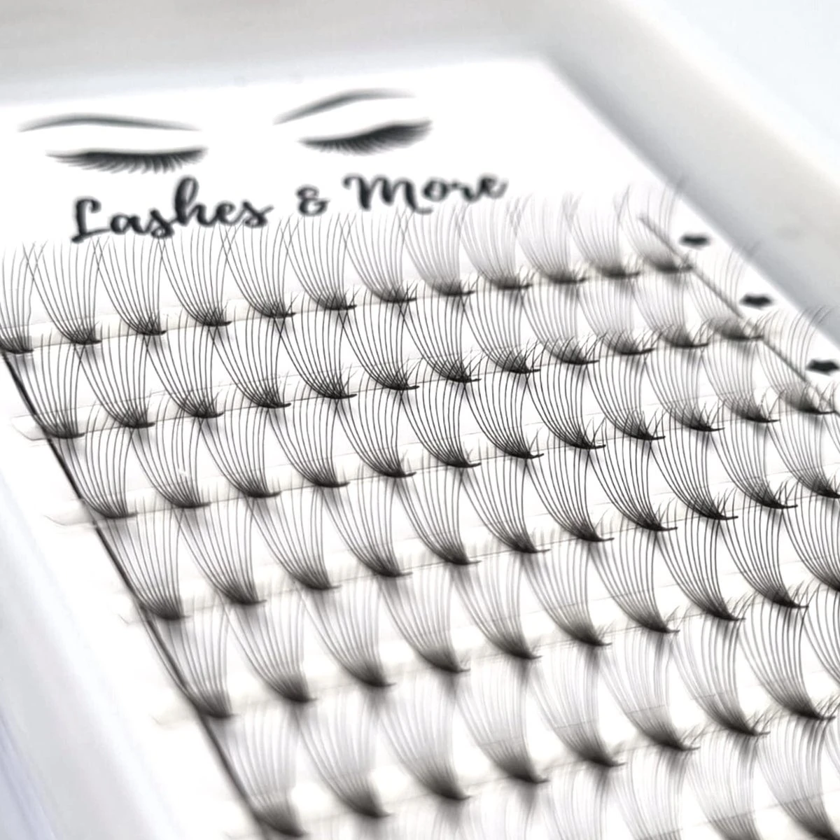 Lashes & More - Nepwimpers - 10D 11mm 0.05 D Krul - Pre-Made Volume Fans – Russian Volume – Pre-Made Fans- Wimperextensions – Wimper Extensions - Verkrijgbaar In Lengte 9mm Tot 15mm 4 Lashes & More - Nepwimpers - 10D 11mm 0.05 D Krul - Pre-Made Volume Fans – Russian Volume – Pre-Made Fans- Wimperextensions – Wimper Extensions - Verkrijgbaar In Lengte 9mm Tot 15mm - Afbeelding 2