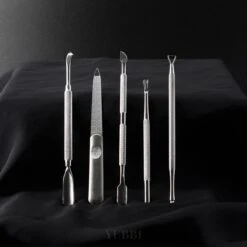 YUBBI™ Professionele Nagelverzorging Set - 5 Delig - Nagelriem Duwer - Bokkenpootje - Gellak Verwijderaar - Nagelvijl - Gel Acryl Nagel Prep - RVS - Inclusief Opbergetui 11 YUBBI™ Professionele Nagelverzorging Set - 5 Delig - Nagelriem Duwer - Bokkenpootje - Gellak Verwijderaar - Nagelvijl - Gel Acryl Nagel Prep - RVS - Inclusief Opbergetui -Cosmetische Kortingen Winkel 1200x1200 2526
