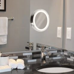 Navaris LED Make-up Spiegel - Vergrotende Cosmeticaspiegel - 360° Draaibaar - 5x Vergroting - Met Zuignap - Badkamerspiegel - Reisspiegel - Zilver -Cosmetische Kortingen Winkel 1200x1200 2859