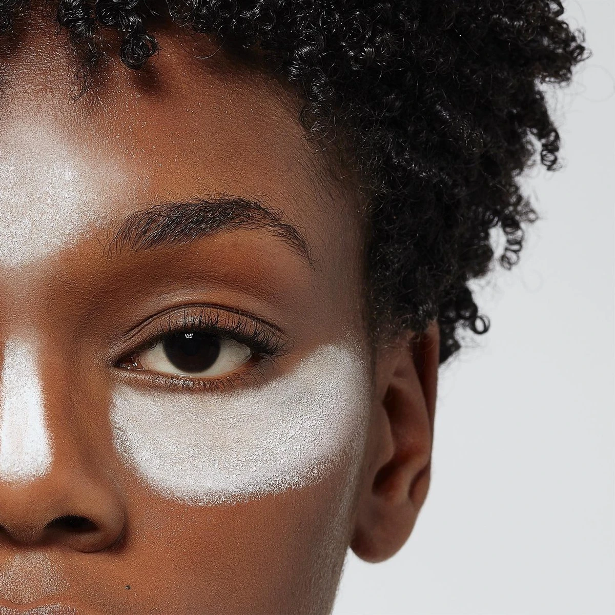 L’Oréal Paris Infaillible Magic Loose Powder - Transparant 7 L’Oréal Paris Infaillible Magic Loose Powder - Transparant - Afbeelding 5