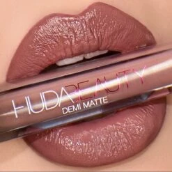 Huda Beauty Demi Matte Cream Lipstick - Révolutionnaire -Cosmetische Kortingen Winkel 1200x1200 626