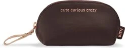 BIEN Moves - Leren Make-up Etui Bordeaux Rood - "cute Curious Crazy" Quote