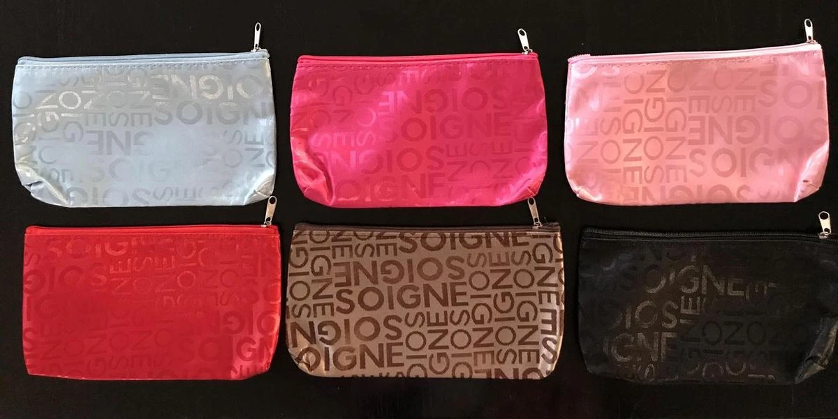 Make-up Tasje / Toilettasje / Organizer / Etui - Zwart - Mat Met Glanzende Woorden SOIGNE - Met Rits - Waterafstotend - Afmeting 18,5 X 10,5 X 2 Centimeter 7 Make-up Tasje / Toilettasje / Organizer / Etui - Zwart - Mat Met Glanzende Woorden SOIGNE - Met Rits - Waterafstotend - Afmeting 18,5 X 10,5 X 2 Centimeter - Afbeelding 5