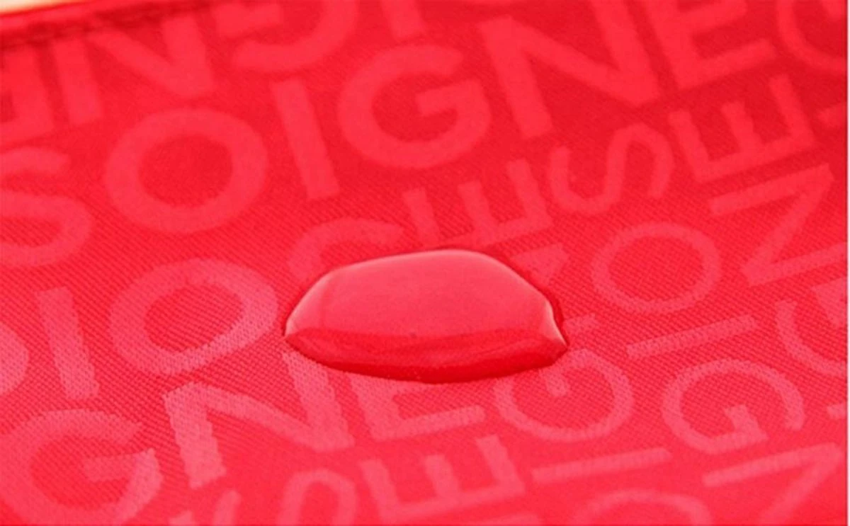 Make-up Tasje / Toilettasje / Organizer / Etui - Zwart - Mat Met Glanzende Woorden SOIGNE - Met Rits - Waterafstotend - Afmeting 18,5 X 10,5 X 2 Centimeter 8 Make-up Tasje / Toilettasje / Organizer / Etui - Zwart - Mat Met Glanzende Woorden SOIGNE - Met Rits - Waterafstotend - Afmeting 18,5 X 10,5 X 2 Centimeter - Afbeelding 6