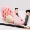 Siliconen Make Up Spons En Kwasten Houder - Roze - Make Up Tools - Make Up Organizer - Make-up Spons Houder - Make-up Kwasten Houder - Stof- En Waterbestendig - Make Up Tools Reizen - Reis Tools -Cosmetische Kortingen Winkel 1200x772 6