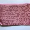Merkloos Klein Make-up Tasje / Toilettasje / Organizer / Etui - Roze - Mat Met Glanzende Woorden SOIGNE - Met Rits - Waterafstotend - Afmeting 18,5 X 10,5 X 2 Centimeter