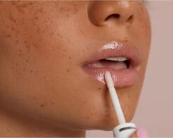 Labello Caring Lip Oil Dress Nude - 5.5 Ml -Cosmetische Kortingen Winkel 1200x962