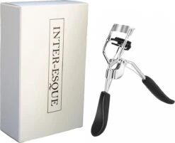INTER-ESQUE® Wimperkruller Met Kam - Eyelash Curler + 5x Gratis Extra Siliconen Pad - Zwart/Zilver -Cosmetische Kortingen Winkel 1200x978 4