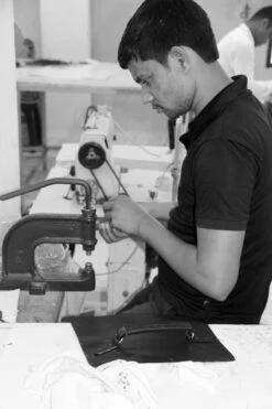 ANNA NERA Fairtrade Etui - Juf Cadeau - Make Up Tasje - Toillettasje - Toiletry Bag Jute S Black 300-031 11 ANNA NERA Fairtrade Etui - Juf Cadeau - Make Up Tasje - Toillettasje - Toiletry Bag Jute S Black 300-031 -Cosmetische Kortingen Winkel 800x1200 41