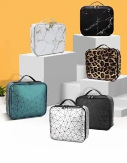 Merkloos Beautycase Groen Met Lijnen - Make Up Koffer Dames – Makeup Organizer – Tas Voor Cosmetica – Reis Toilettas – Groen Met Lijnen -Cosmetische Kortingen Winkel 931x1200 7