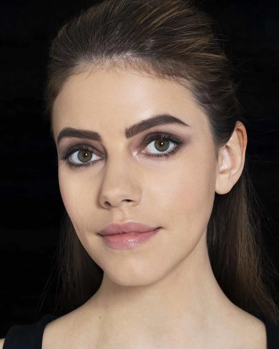 Maybelline Tattoo Brow Waterproof Wenkbrauwgel - 02 Soft Brown 13 Maybelline Tattoo Brow Waterproof Wenkbrauwgel - 02 Soft Brown - Afbeelding 11