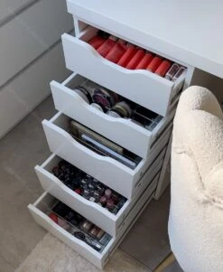 Jumanah® Collections "Sorted" Large Foundation Tray - Make Up Organizer - Ladeverdeler - Lade Organizer - Transparant - Acryl - Kunststof - Ikea Alex 5 Ladeblok -Cosmetische Kortingen Winkel 984x1200 3
